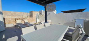 Homes of Spain, Apartamentos Paraíso, Ed Nuku Hiva, Atico H con Piscina Privada en solárium, a pie de playa, WIFI, Vera Playa